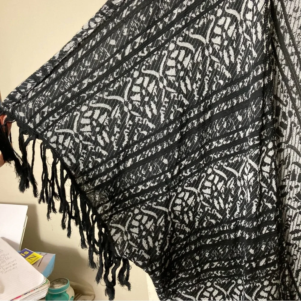 Free people black gray tribal fringe kimono top womens M/L boho - Picture 6 of 10